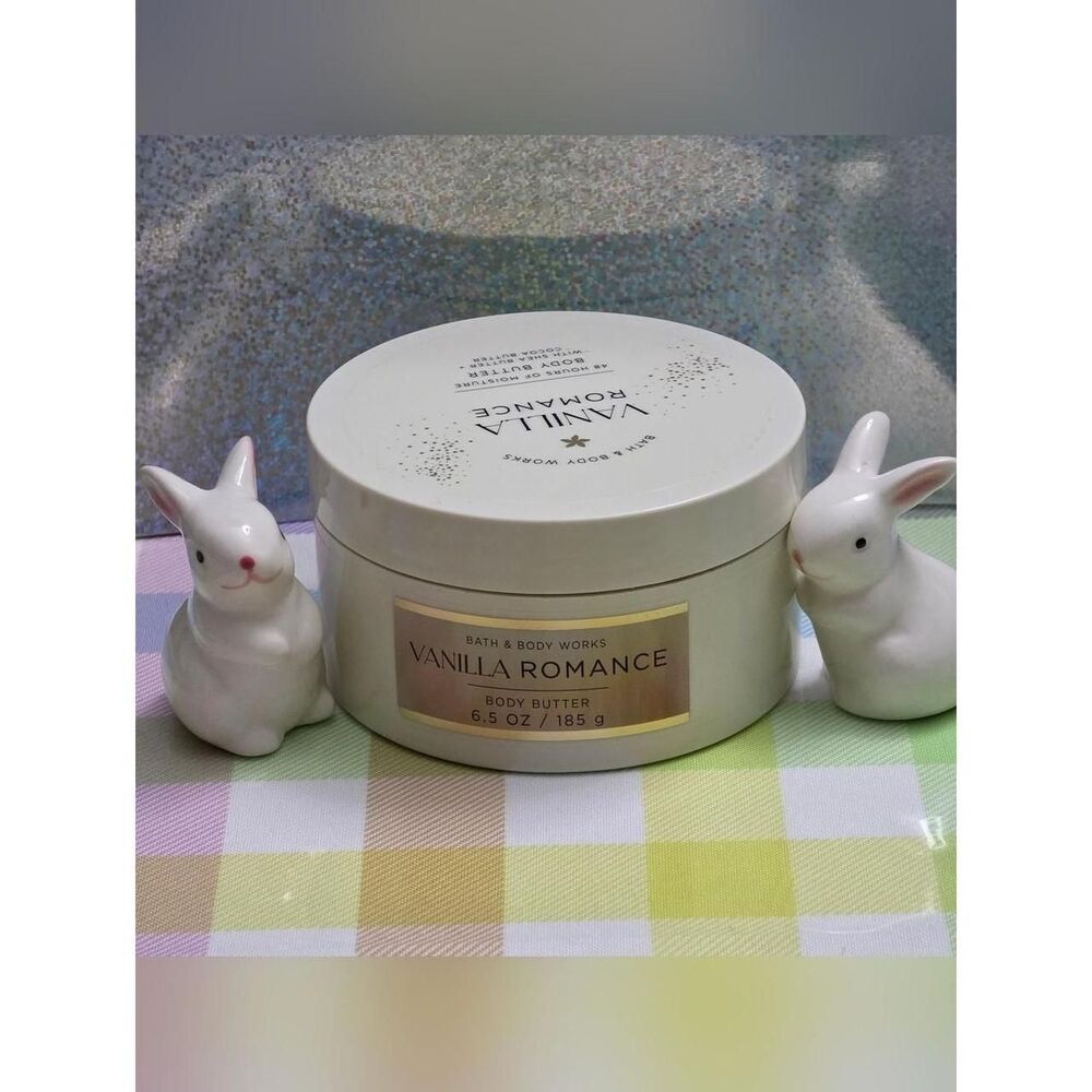 Bath-body-works White and Gold Bath-and-body